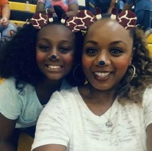 💜 Meet your Poshers, Mo and Lai 💛